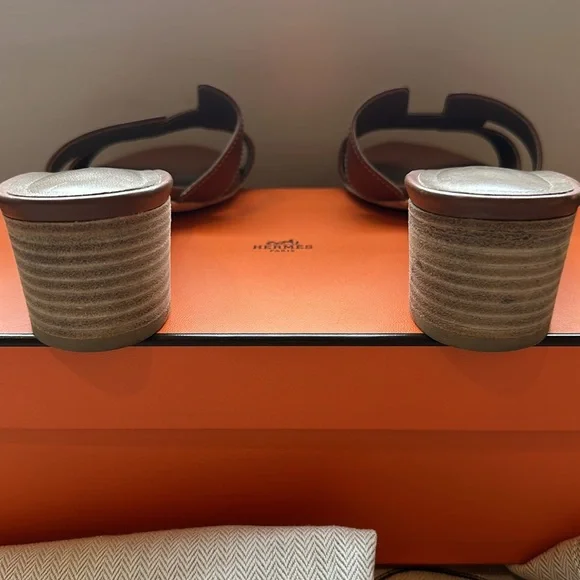 Hermès Oasis sandal, 36.5 in “gold”, beige Brown - Picture 5 of 6